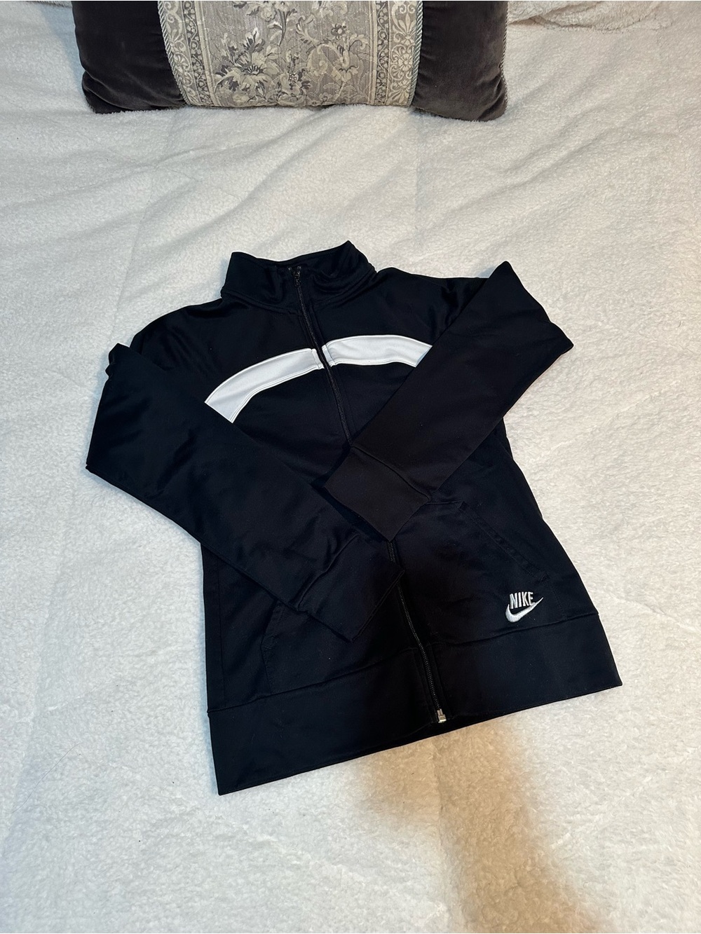 Nike Black & White Full-Zip Jacket Sweater with White Stripe Girls XL
